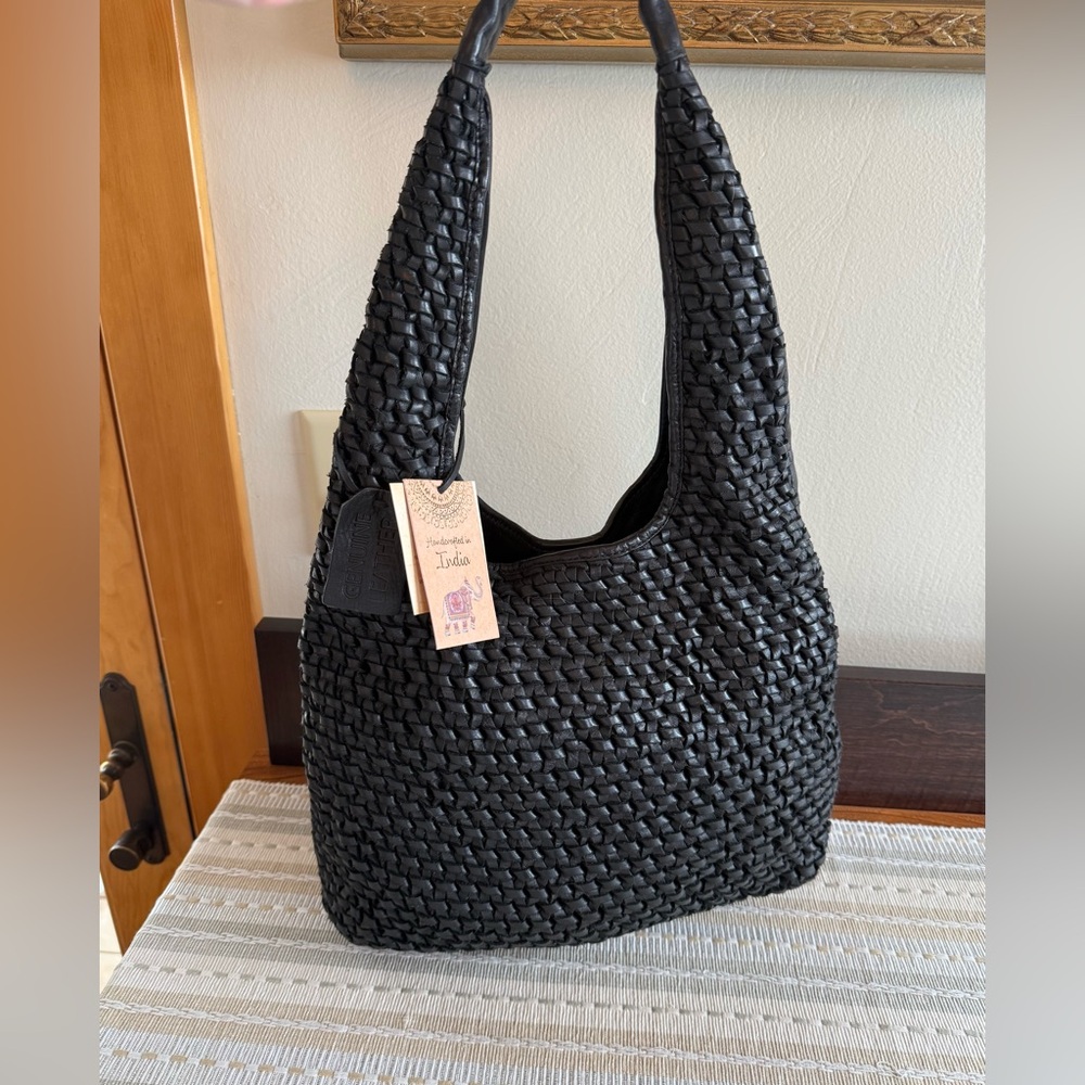 🔥NWT‼️ Exquisite 100% Leather Black Woven Tote Bag✨✨✨